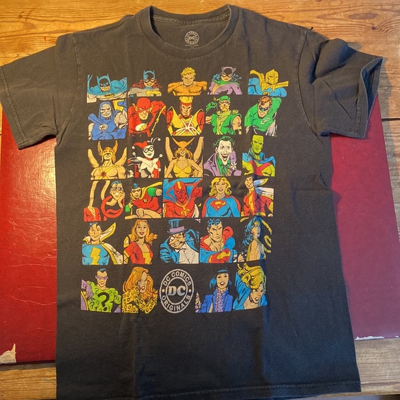 DC superhero’s vintage shirt - Picture 3 of 4